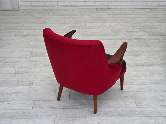 Image 1 of Fauteuil de conception danoise des années 1960, retapissé en laine d'ameublement.