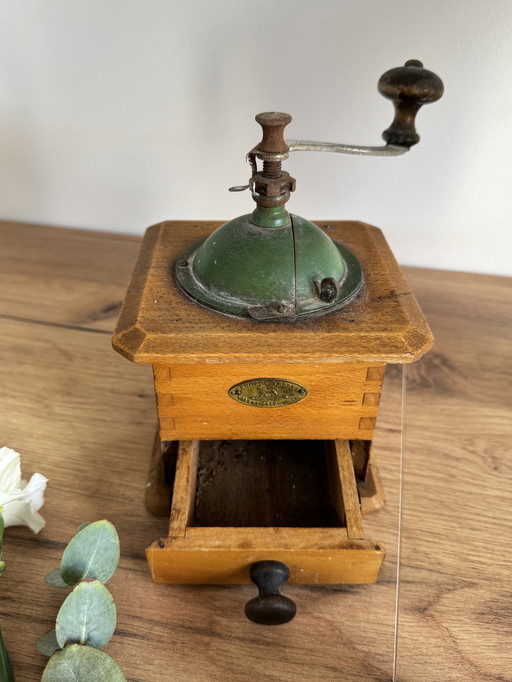 Groene Peugeot koffiemolen