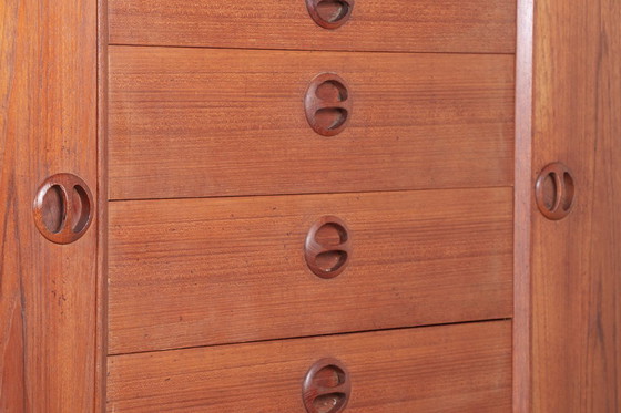Image 1 of Deens teakhouten dressoir model 42 van Harry Østergaard voor Randers Mobelfabrik 1960.