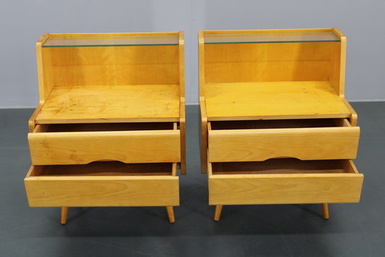 Image 1 of Nachtkastjes en ladekast met glazen legplank uit 1960, Tsjecho-Slowakije