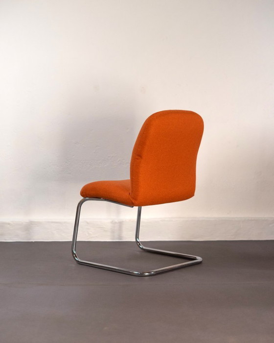 Image 1 of Fauteuil luge en acier tubulaire et tapisserie orange, Allemagne, années 1980