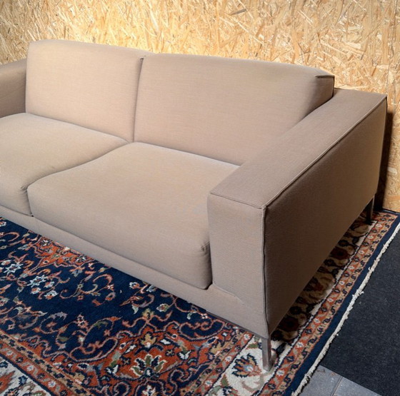 Image 1 of Diseño en el sofá Stock Aikon