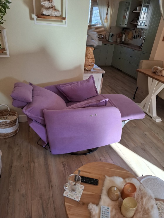 Image 1 of Te koop 1 paarse draai, schommel, relaxfauteuil 