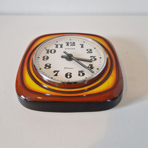 Vintage-Küchenuhr aus den 70er Jahren, orange-gelb