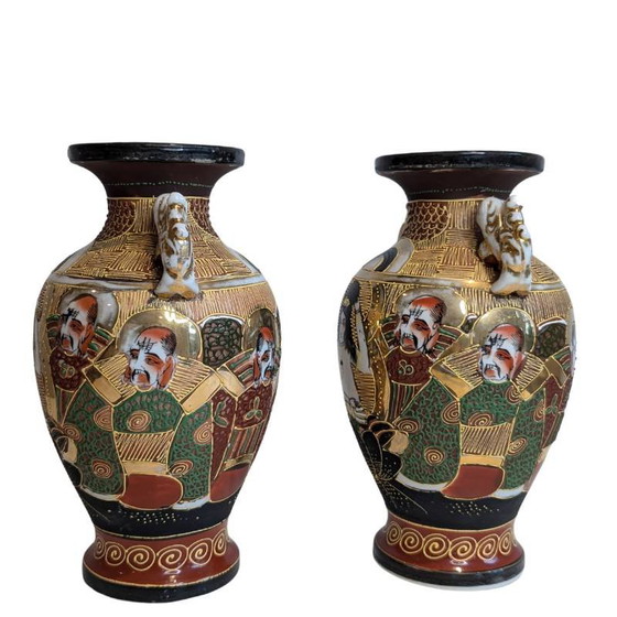 Juego de dos Jarrones estilo Satsuma con decoraciones pintadas a mano – Japón, circa 1900 – Ceramic (photo 4 of 9)