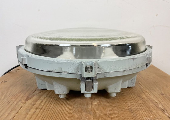 Image 1 of Applique ou plafonnier industriel en fonte d'aluminium d'Elektrosvit, années 1970