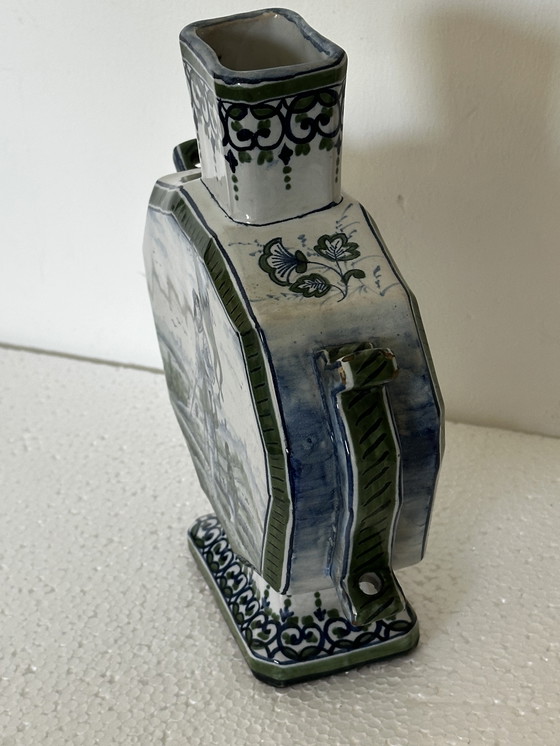 Image 1 of Vaso ottagonale, fine XIX secolo, in stile Delft - marchio non identificato