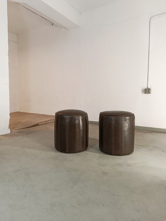 Image 1 of Set van 2 bruine leren poefs
