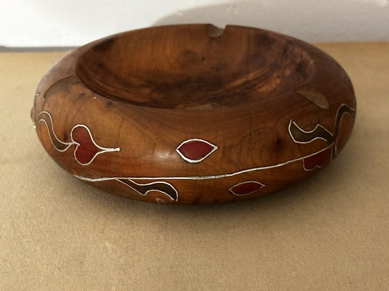 Image 1 of Vintage asbak in geverfd olijfhout en verfraaid met zilverdraad