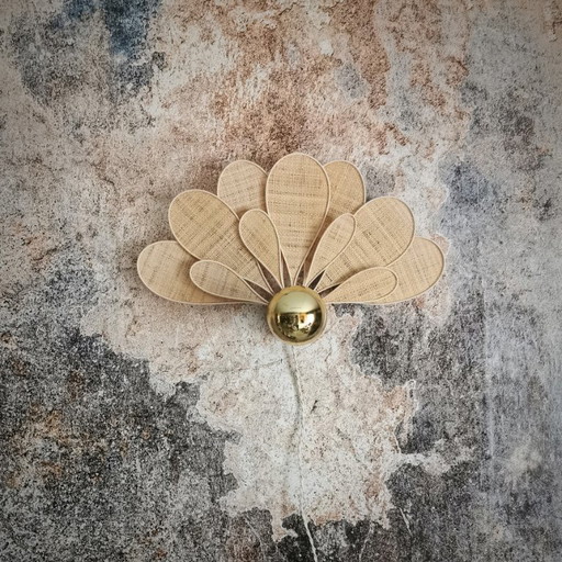 Art Deco wall sconce, 11 petals in rattan and linen (customizable shade)