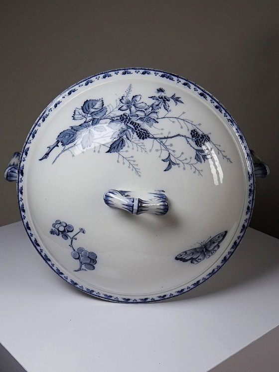 Image 1 of Sarreguemines fine earthenware tureen, Carmen pattern, blue decoration, 19th-20th century