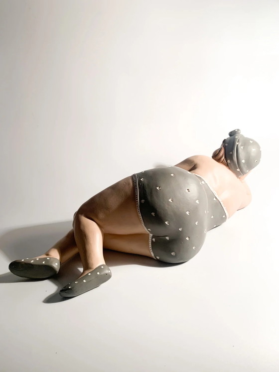 Sculpture de femme allongée attribuée à L'Acquilone, années 2000 (photo 8 of 11)