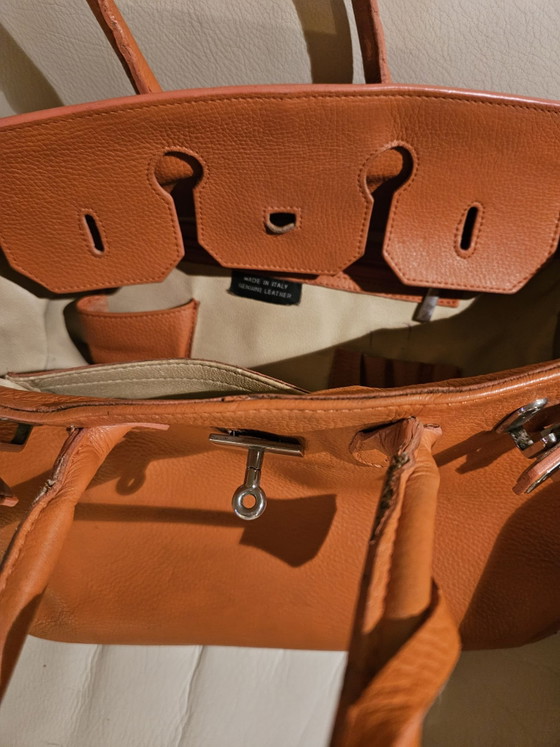 Beliebte Luxus-Leder-Handtasche in Orange – Andere Taschen, Lammleder (photo 6 of 11)