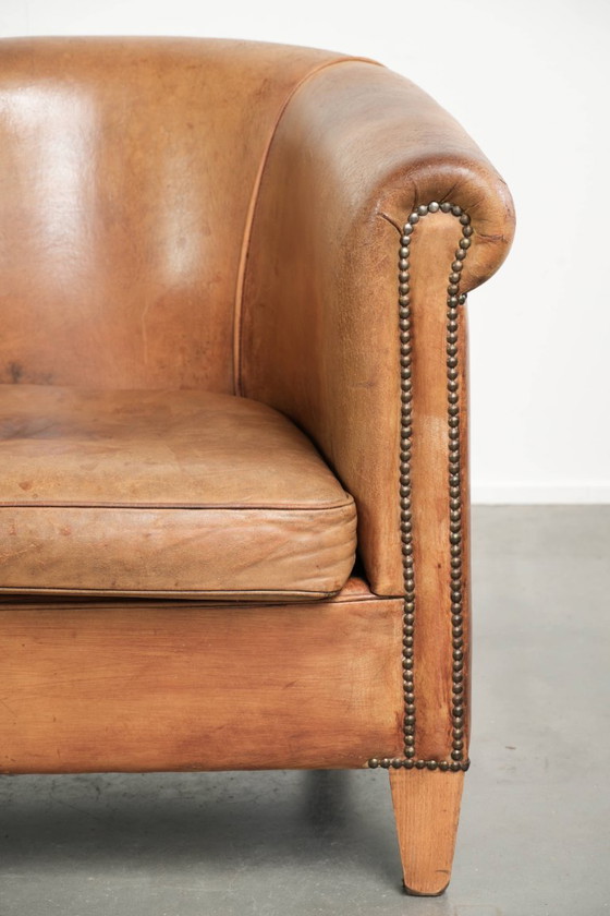Fauteuil club robuste en cuir de mouton couleur cognac clair, avec clous décoratifs – Wood, Klassiek (photo 9 of 12)