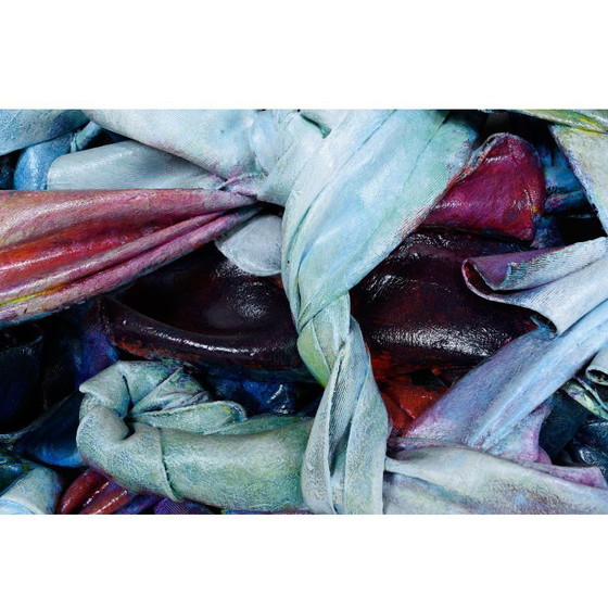 Image 1 of Arte textil con fibra de vinilo y acrílico pintado en azul y fucsia de Robert Patrick