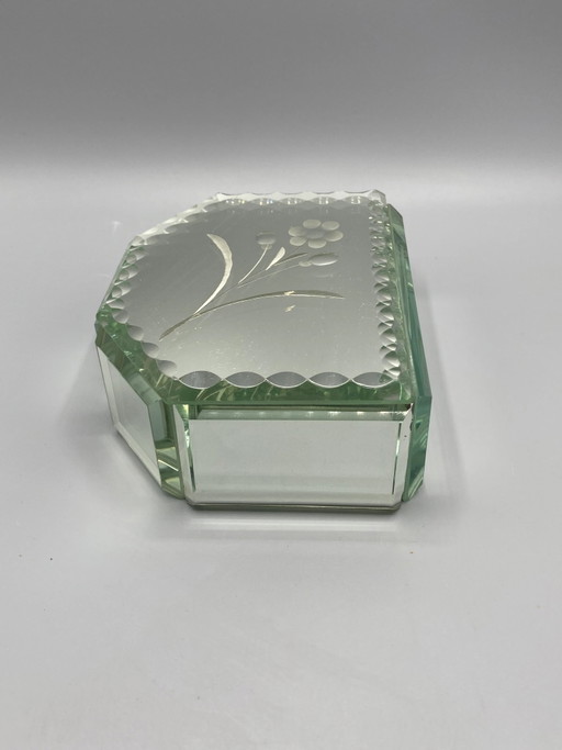 Vintage sieradendoos met afgeschuinde randen en gravures en spiegelend oppervlak. – glazen karaffen, Glass (photo 2 of 8)