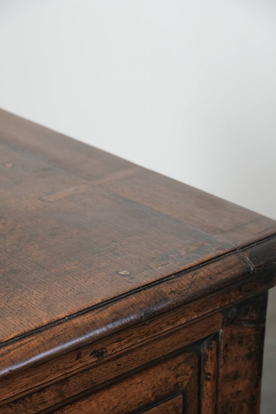 Image 1 of Antiek Engels dressoir uit begin 18e eeuw gemaakt van eikenhout 