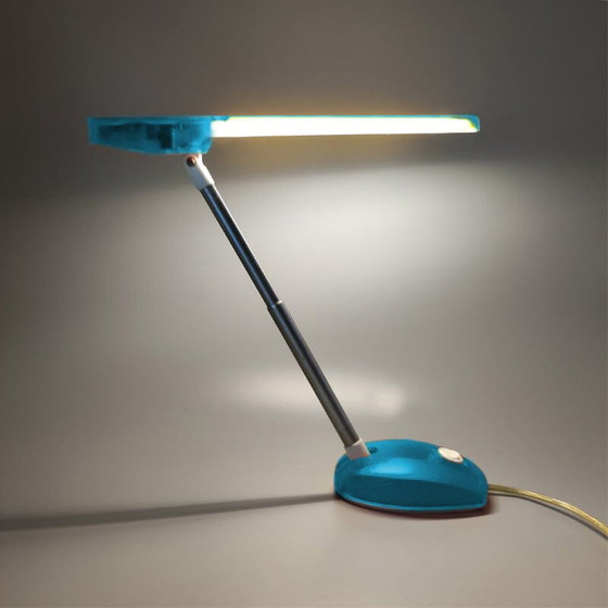 Image 1 of 1990S Wunderschöne blaue Tischlampe "Microlight" von Ernesto Gismondi für Artemide. Hergestellt in Italien