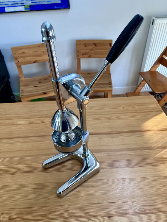 Image 1 of Vintage industrial mid century style horeca manual citrus squeezer / juicer made from heavy steel 