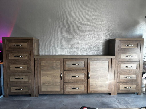Meubles tv (2 armoires hautes, 1 commode)