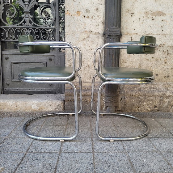 Image 1 of Een paar Bauhaus-fauteuils, verchroomd staal en groen leer, Moderne Beweging, jaren 70 – Zwitserland