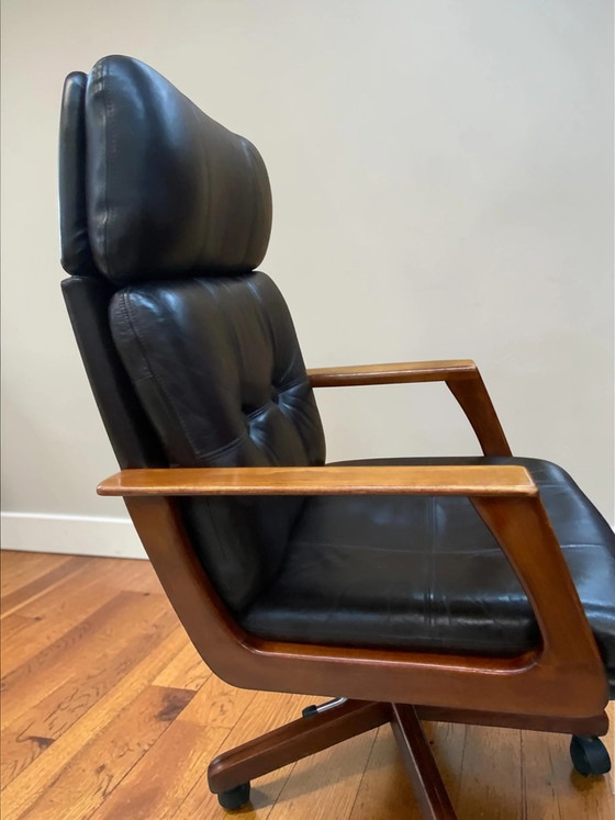 Vintage Mid Century Draaistoel uit Noorwegen – Leer & Teak | Jaren 60/70 | Scandinavisch Modern (photo 3 of 14)