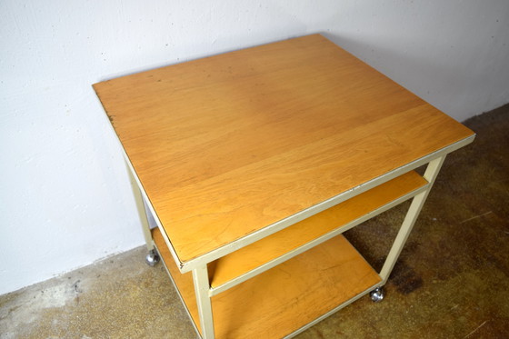 Image 1 of Vintage Industrial Trolley Chariot de service Table d'appoint Coffee Table