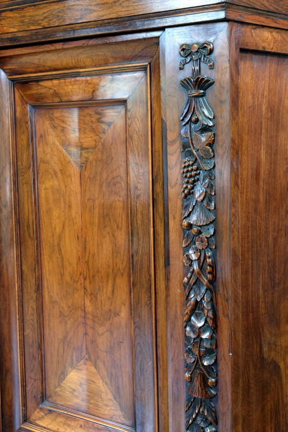 Image 1 of Mobile a viticcio in prezioso palissandro, 1700 circa.