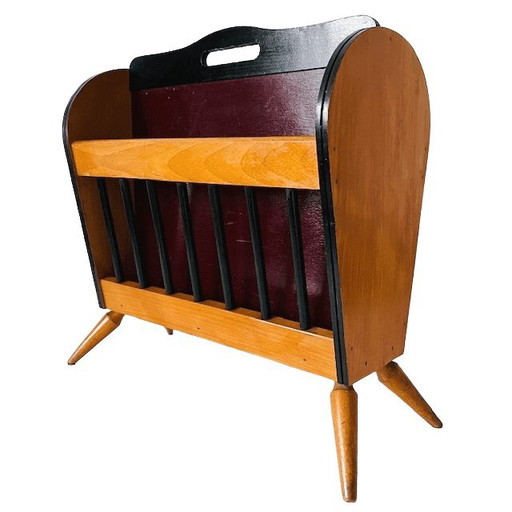 Revistero de diseño danés vintage de mediados de siglo, estilo retro de los años 60.