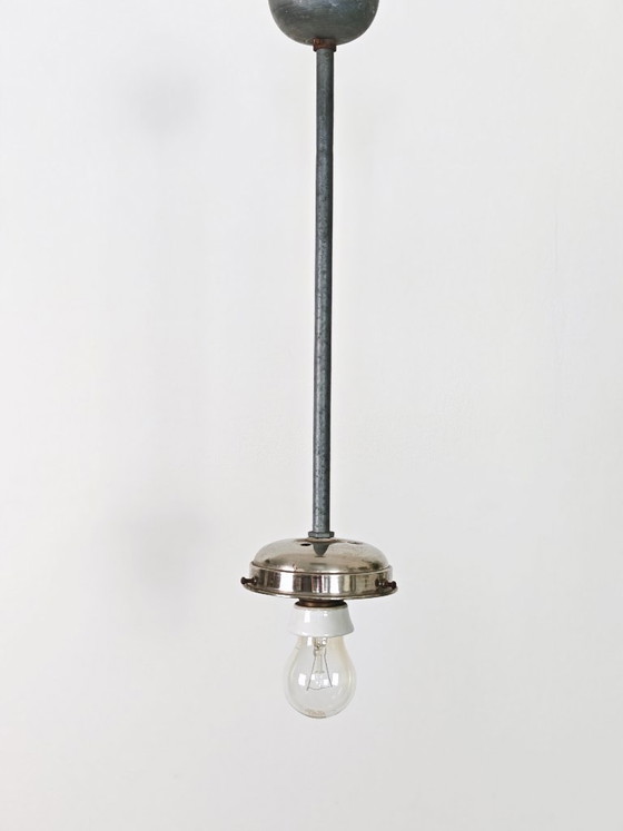 Image 1 of Hanglamp in Bauhaus-stijl uit het midden van de 20e eeuw / Vintage industriële schoollamp / Minimalistische bol van mat glas