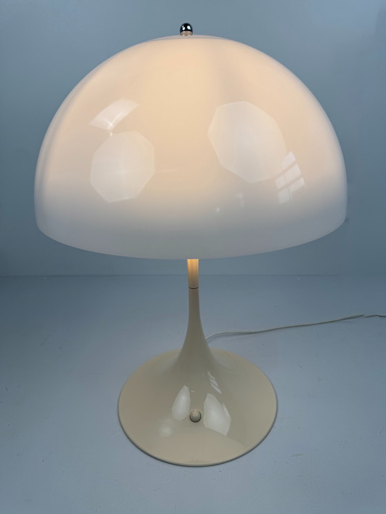 Image 1 of Louis Poulsen Panthella tafellamp – Ontworpen door Verner Panton