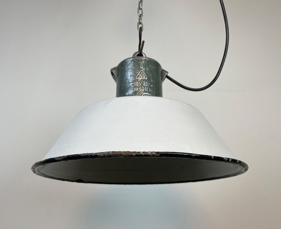 Image 1 of Industrial White Enamel Industrial Lamp with Cast Aluminium Top from EOW, 1950s