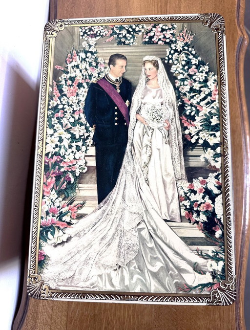 Grote lithografische doos ter herdenking van het huwelijk van Prins Albert van België en Donna Paola, België 1959