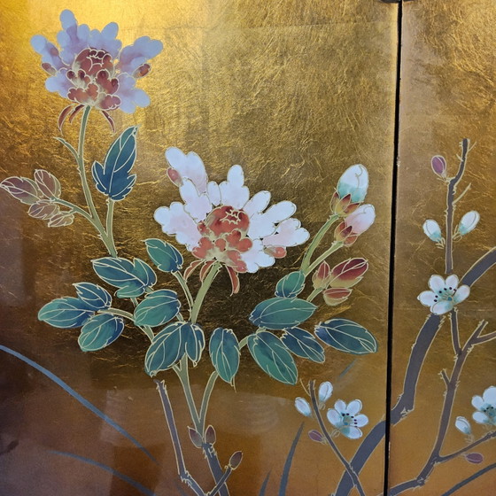 Vintage Chinese cabinet with gold leaf, flowers and birds / Bohemian / Oriental / Asian bridal cabinet (photo 10 of 15)