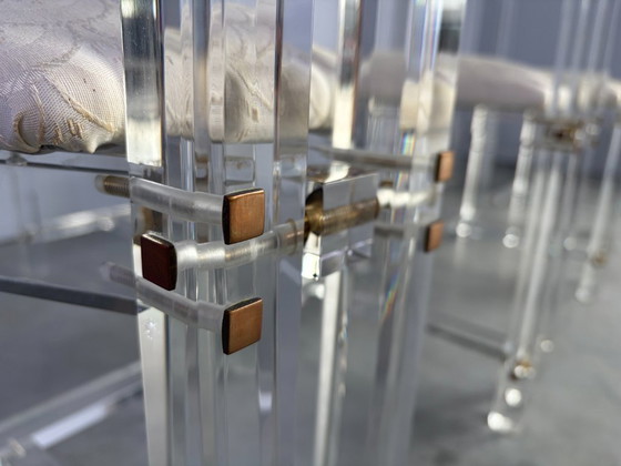 Sedie da pranzo in ottone e lucite, set di 10 - anni '70 – Plexiglass, Textile (photo 4 of 17)