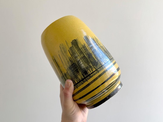 1x Large Yellow Vintage Studio Pottery Ceramic Vase (photo 3 of 5)