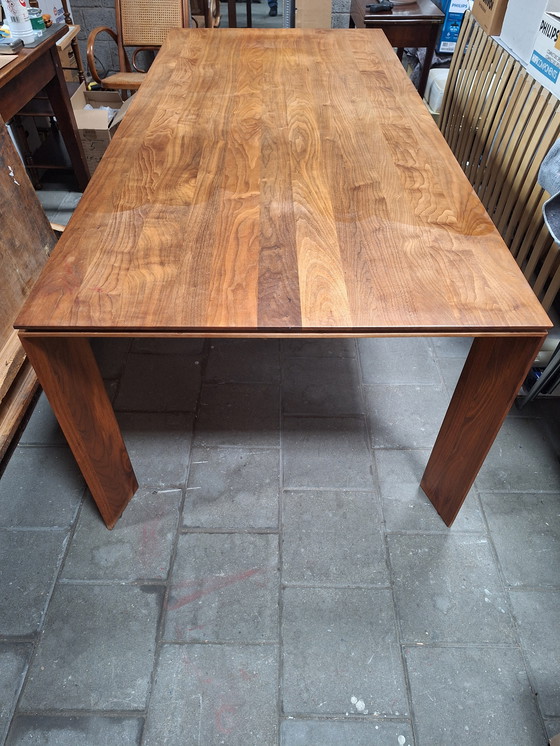 Image 1 of Table de salle à manger scandinave en noyer