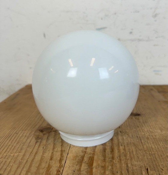 Image 1 of Lampada da parete o da soffitto vintage in bachelite marrone con vetro opalino, anni '60