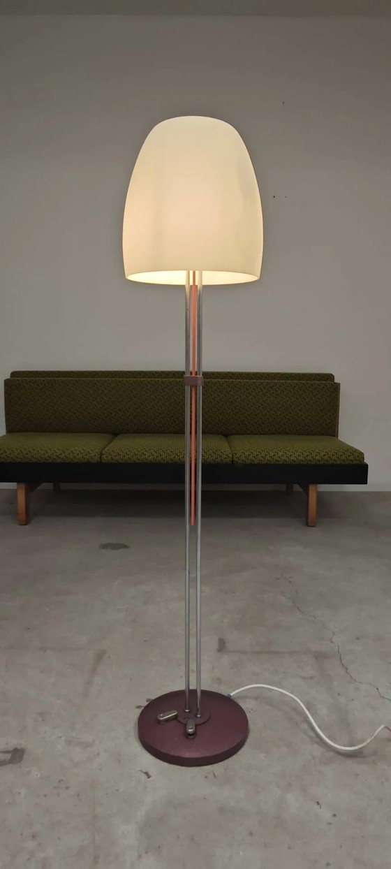 Lampadaire en métal chromé opaline triplex Lidokov ex Tchécoslovaquie – Cast Iron, Mid Century Modern (photo 20 of 21)