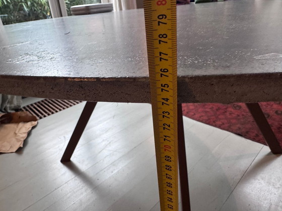 Image 1 of Mooie betonnen ronde eettafel met stalen frame 