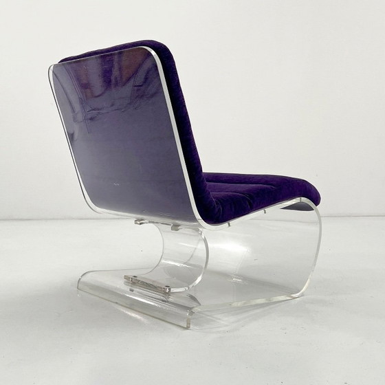 Image 1 of Fauteuil lounge de style futuriste en plexiglas avec coussin violet, années 1970