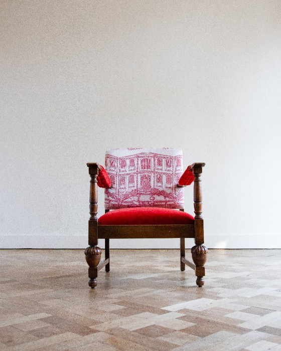 Image 1 of Fauteuil de style Louis XV – Velours mohair rouge – Imprimé café parisien