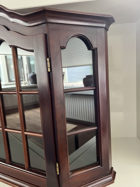 Image 1 of Vitrina de pared con sello original de taller danés y número de inspección.