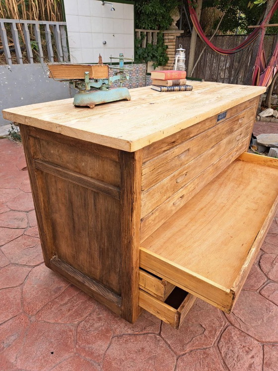 Image 1 of Gerestaureerd kantoormeubilair uit de jaren 50.