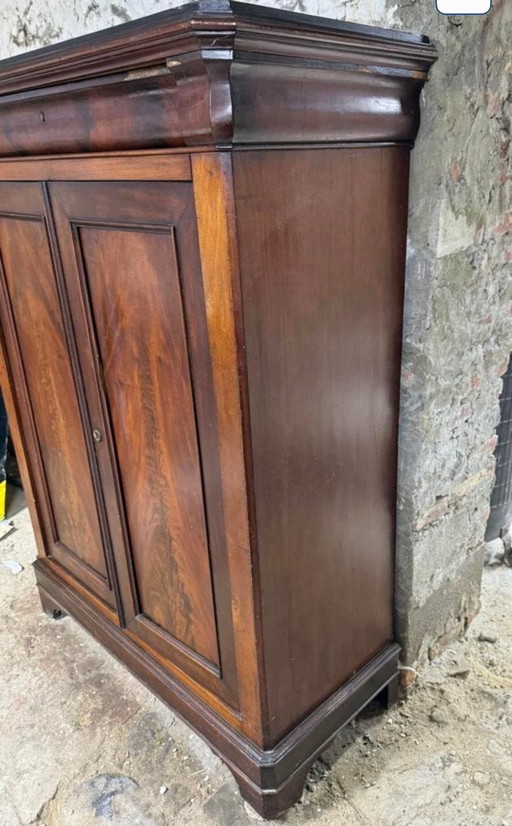Armoire ancienne / bonnetière en bois massif