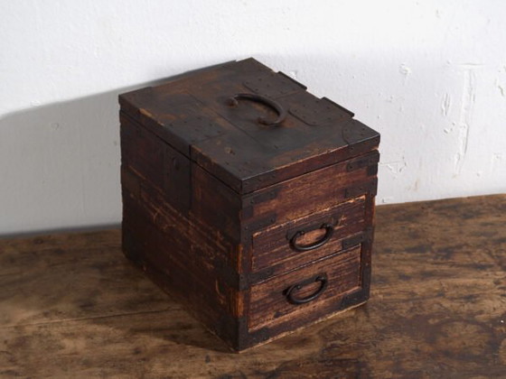 Ko-Dansu giapponese con coperchio a cerniera e cassetti in legno di Paulownia, periodo Meiji–Taishō, c. (photo 17 of 40)