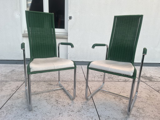 2 Tecta cantilever chairs in fresh green with armrests and white seat cushions, design by Axel Bruchh