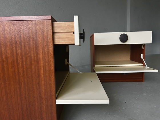 Image 1 of Nachtkastje-Set aus der Mitte des Jahrhunderts in Weiß/Teakholz – Jaren 60/70