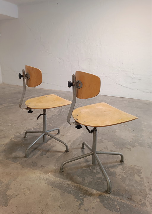 2 x Stella vintage industriële draaistoelen