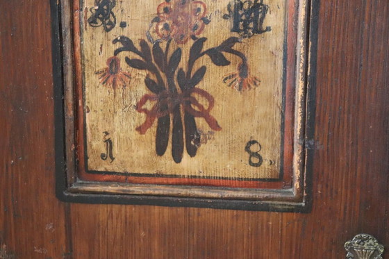 Image 1 of Armario Antiguo Tirolés con Secretos, Madera de Pino Pintada a Mano, Siglo XIX
